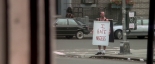 Szklana pułapka 3: John McClane (Bruce Willis), sam w Harlemie.