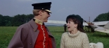 Ci wspaniali mężczyźni w swych latających maszynach: Richard Mays (James Fox) i Patricia Rawnsley (Sarah Miles).