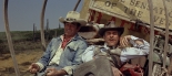 Ci wspaniali mężczyźni w swych latających maszynach: Orvil Newton (Stuart Whitman) i George Gruber (Sam Wanamaker).